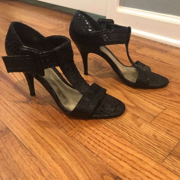 Black snake pattern ankle strap heels🥑🥑🥑 - Picture 2 of 4